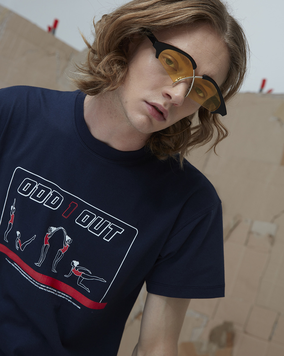 OOO ONE OUT ODD ONE OUT TEE_NAVY