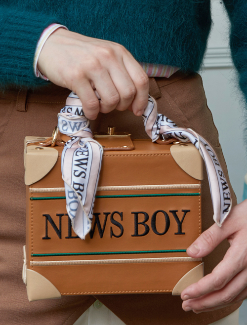 OIOI NEWS BOY SCARF_beige