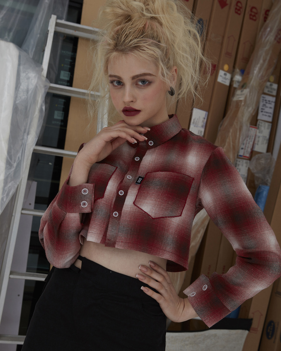 ODD ONE OUT CHECK CROP BLOUSE_RED